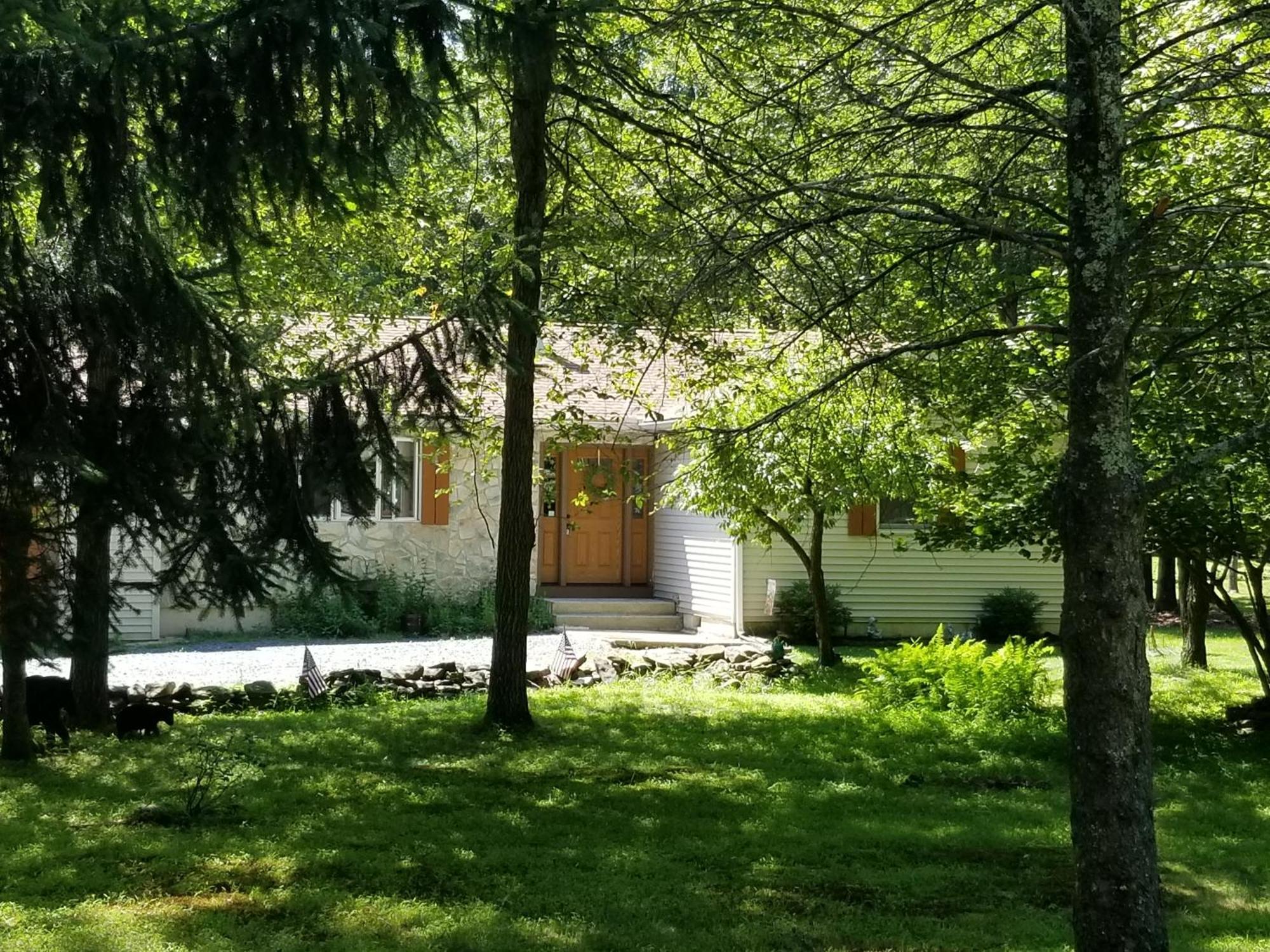 Serenity And Fun All In One In This Cozy Pocono Cabin Jim Thorpe Bagian luar foto