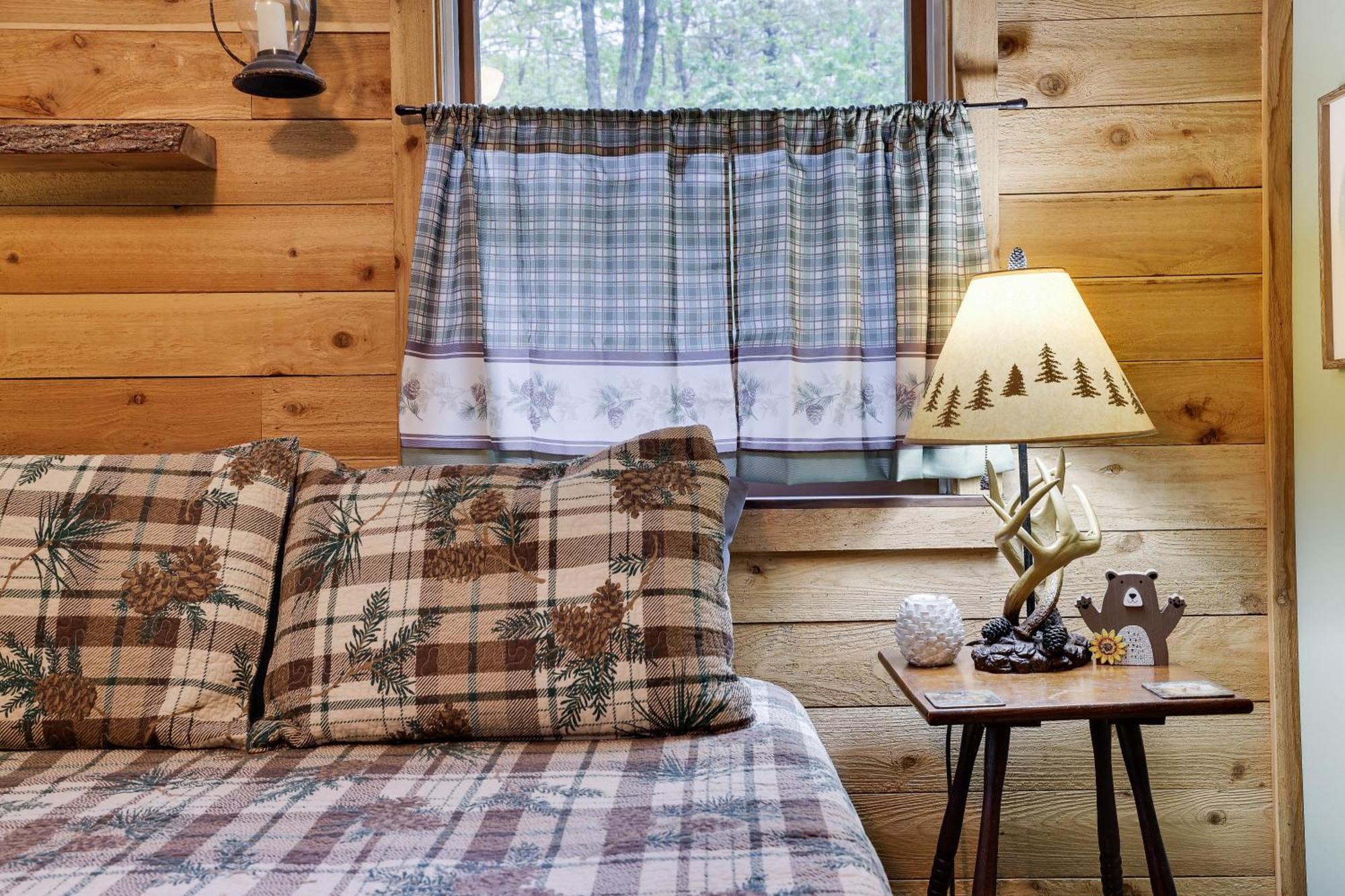 Serenity And Fun All In One In This Cozy Pocono Cabin Jim Thorpe Bagian luar foto
