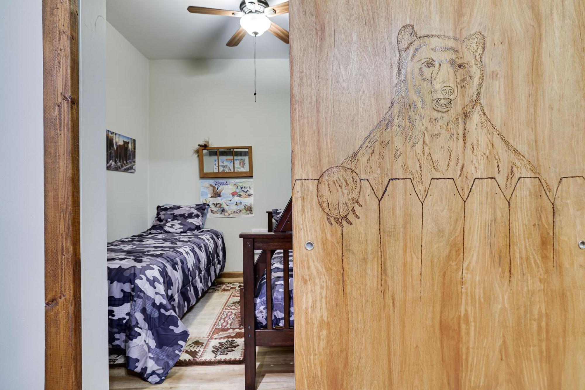 Serenity And Fun All In One In This Cozy Pocono Cabin Jim Thorpe Bagian luar foto