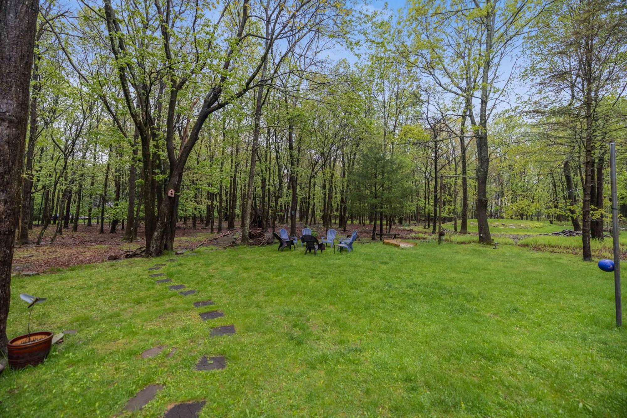 Serenity And Fun All In One In This Cozy Pocono Cabin Jim Thorpe Bagian luar foto