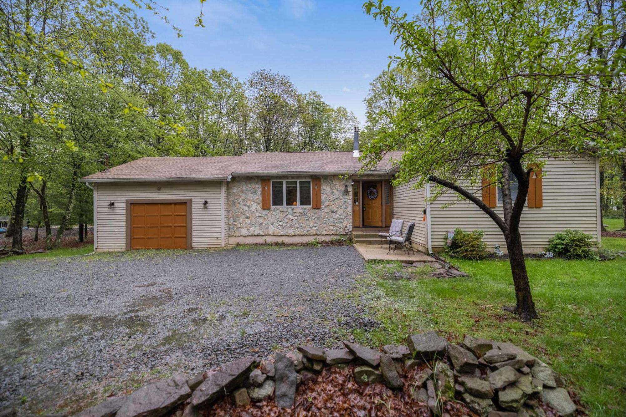 Serenity And Fun All In One In This Cozy Pocono Cabin Jim Thorpe Bagian luar foto