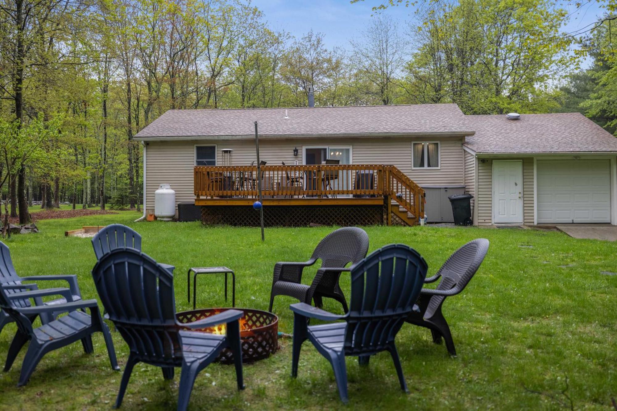 Serenity And Fun All In One In This Cozy Pocono Cabin Jim Thorpe Bagian luar foto